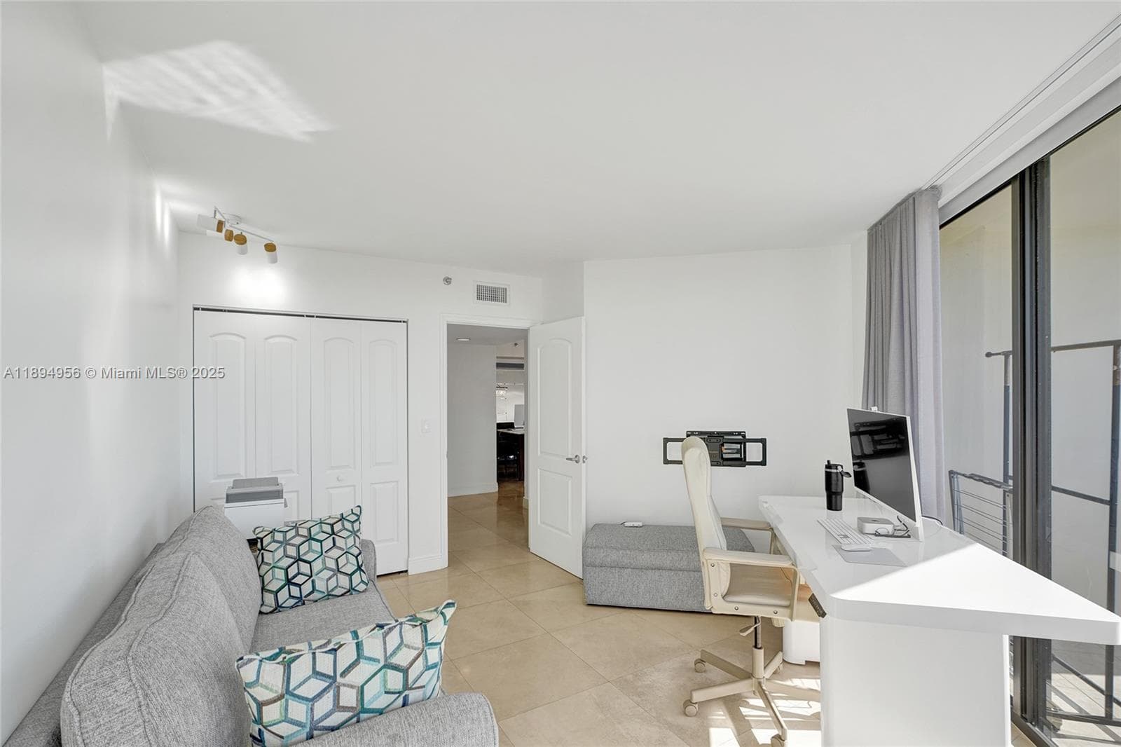1000 E Island Blvd # 1403, Aventura FL 33160 — 34