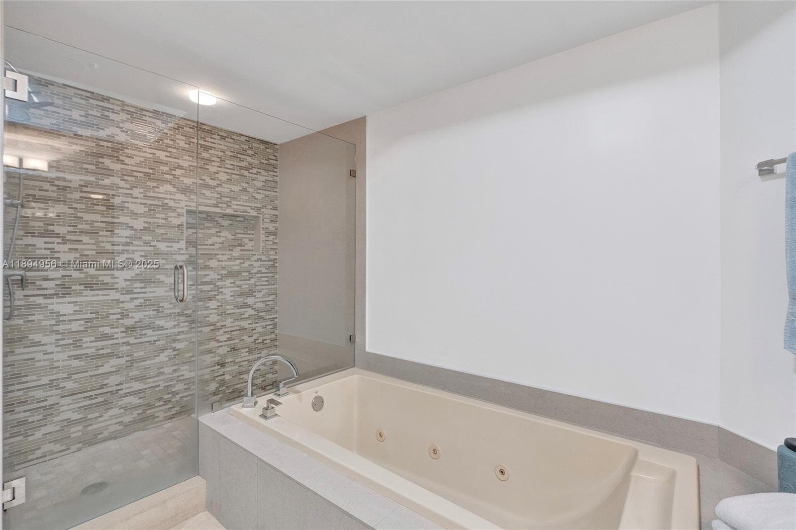 1000 E Island Blvd # 1403, Aventura FL 33160 — 50
