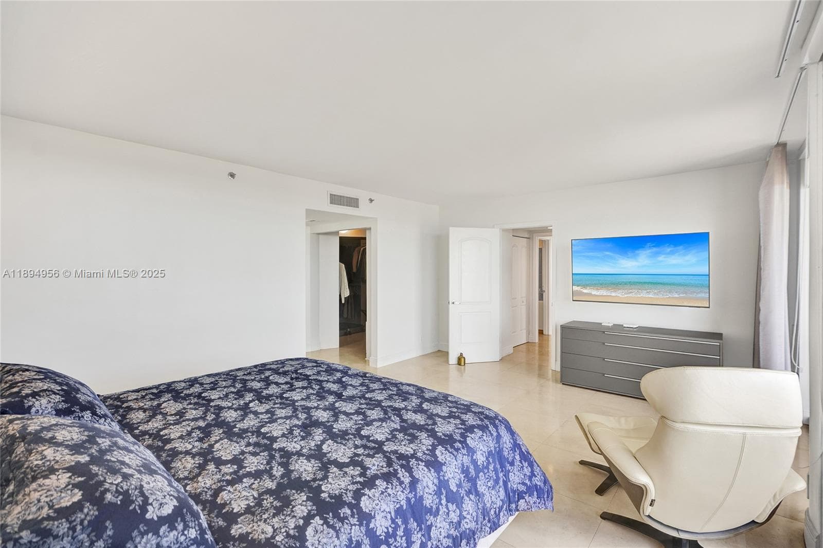 1000 E Island Blvd # 1403, Aventura FL 33160 — 44
