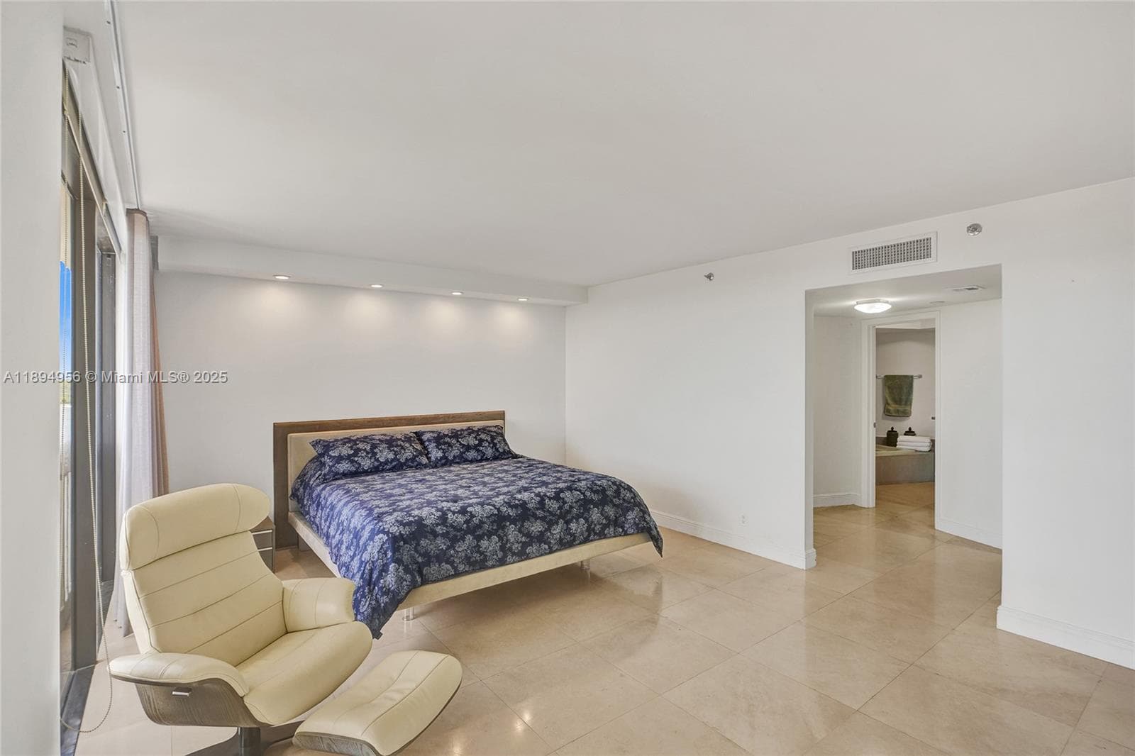 1000 E Island Blvd # 1403, Aventura FL 33160 — 40