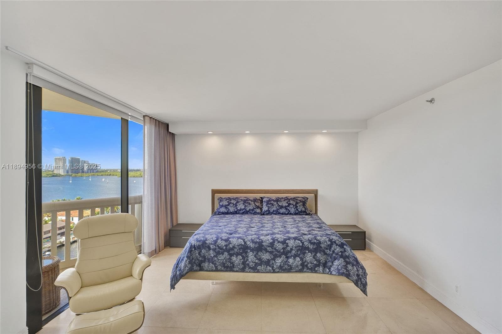 1000 E Island Blvd # 1403, Aventura FL 33160 — 39