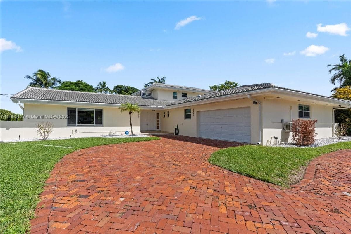 1961 NE 188th St, Miami FL 33179 — 1