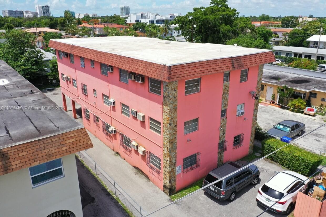 458 SW 9th St # 8, Miami FL 33130 — 17