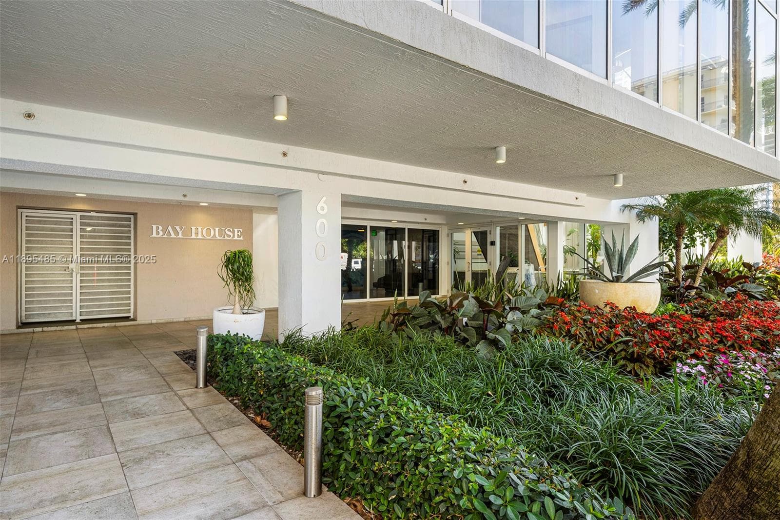 600 NE 27th St # 3105, Miami FL 33137 — 61