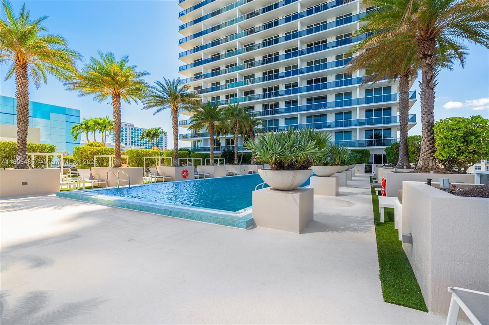600 NE 27th St # 3105, Miami FL 33137 — 44