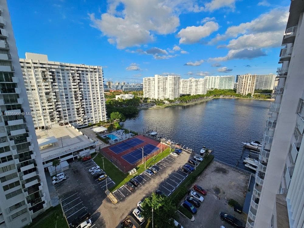 18061 Biscayne Blvd # 1602, Aventura FL 33160 — 18