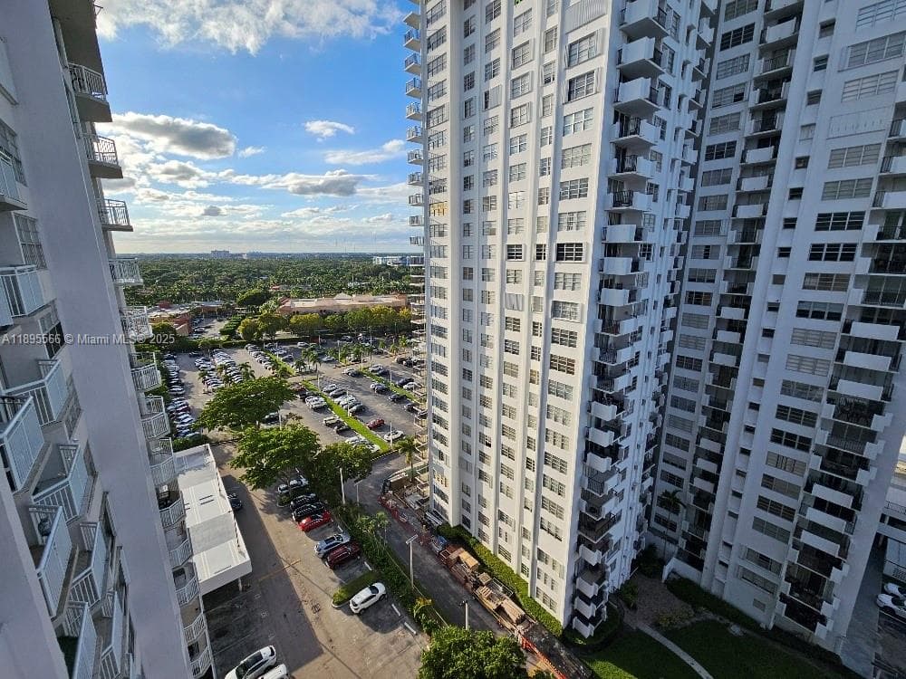 18061 Biscayne Blvd # 1602, Aventura FL 33160 — 19