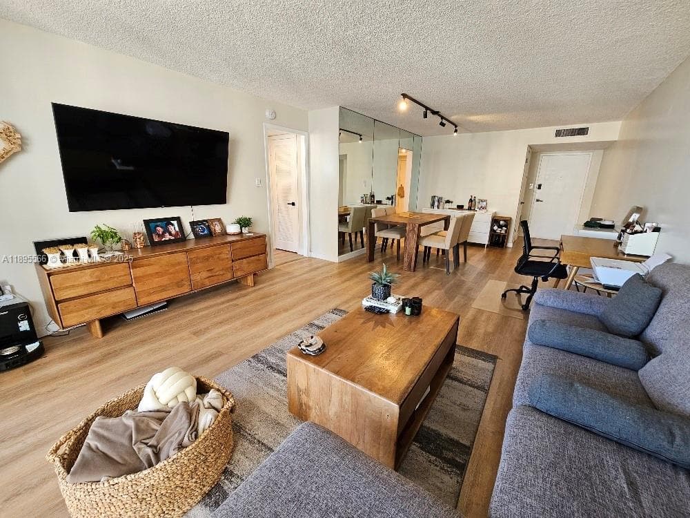 18061 Biscayne Blvd # 1602, Aventura FL 33160 — 8