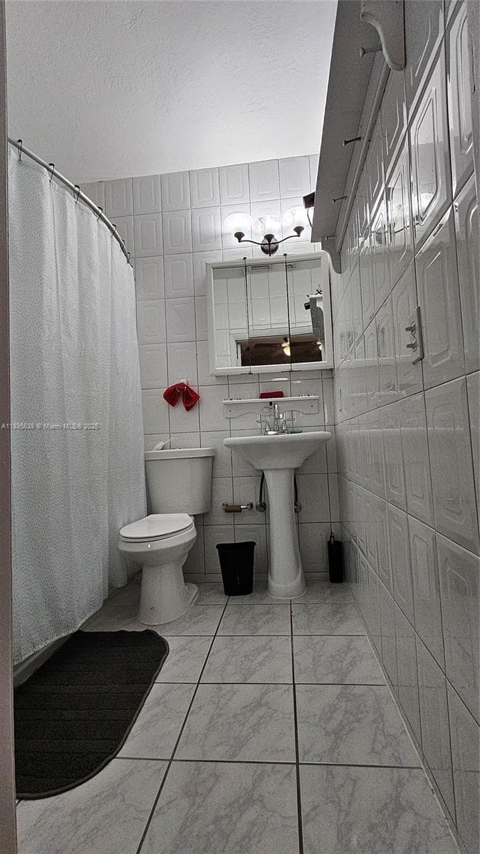 4201 SW 60th # 2, South Miami FL 33155 — 9