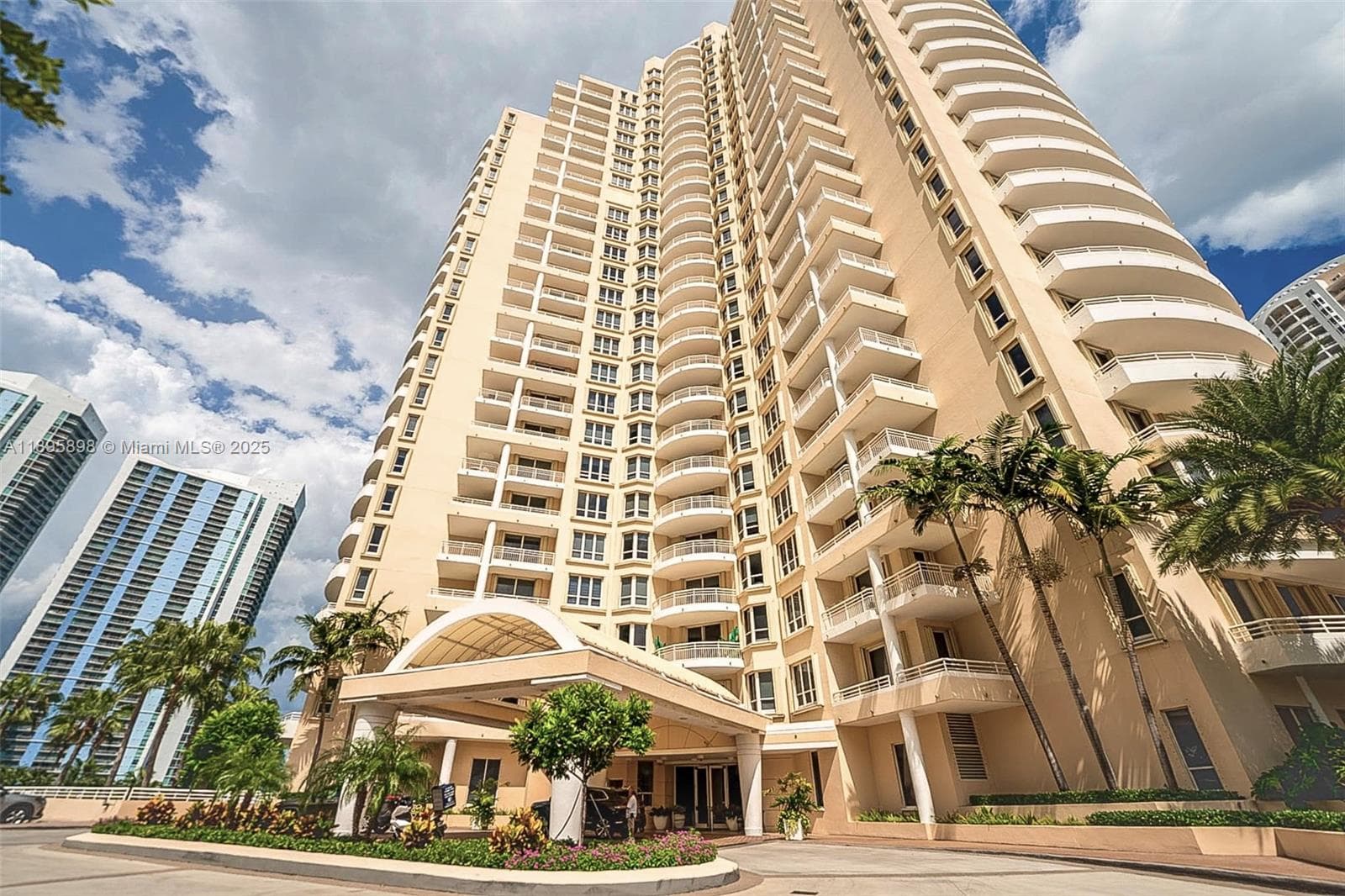 888 Brickell Key Dr # 903, Miami FL 33131 — 33