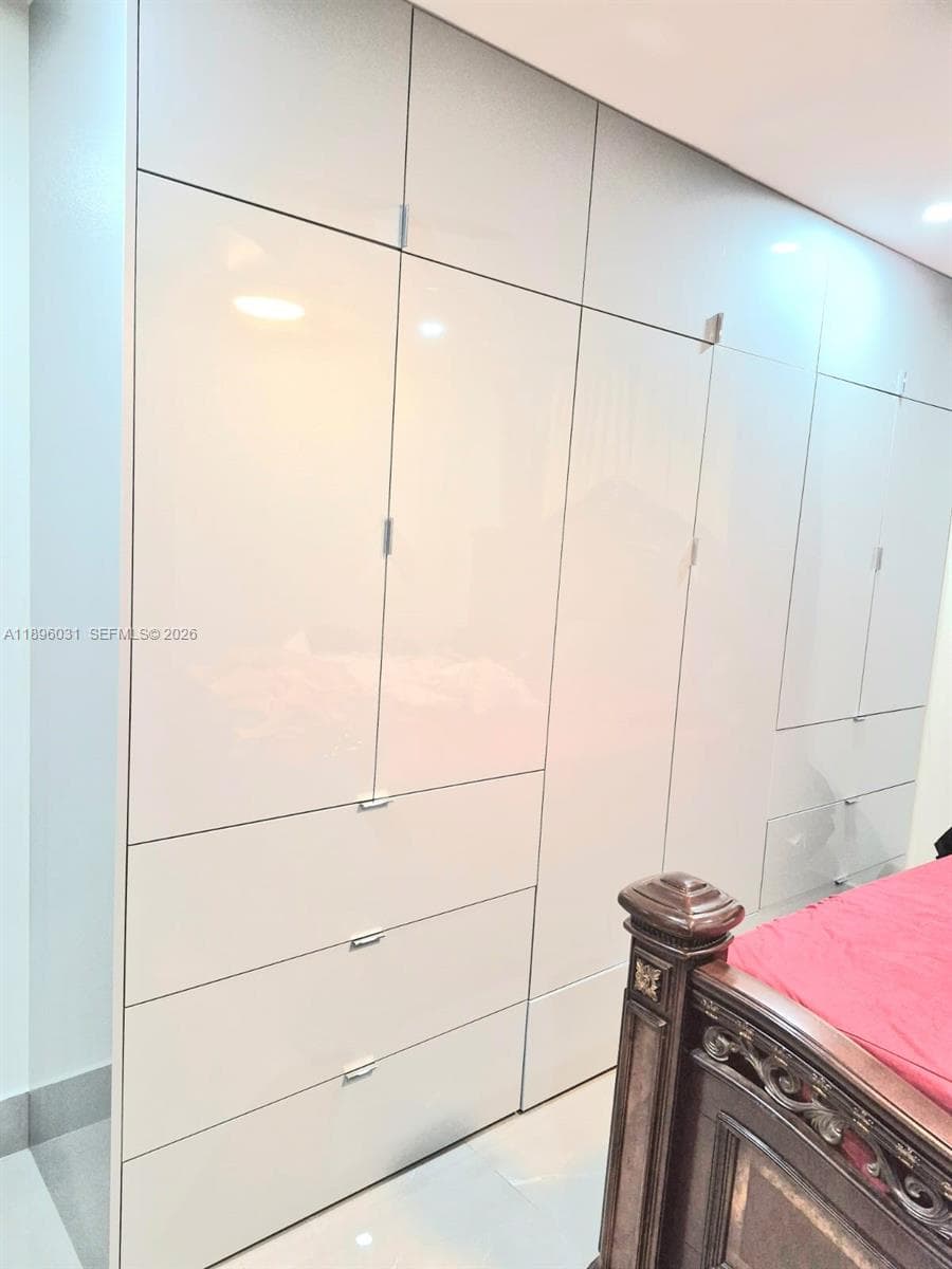 3118 W 71st Pl, Hialeah FL 33018 — 17