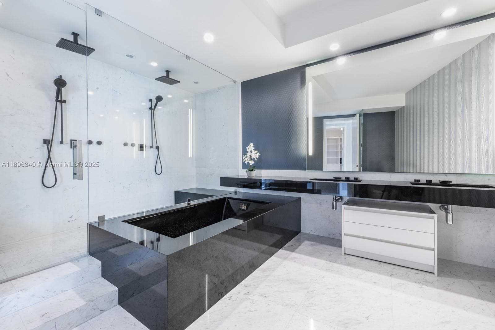 18555 Collins Ave # 2805, Sunny Isles Beach FL 33160 — 21
