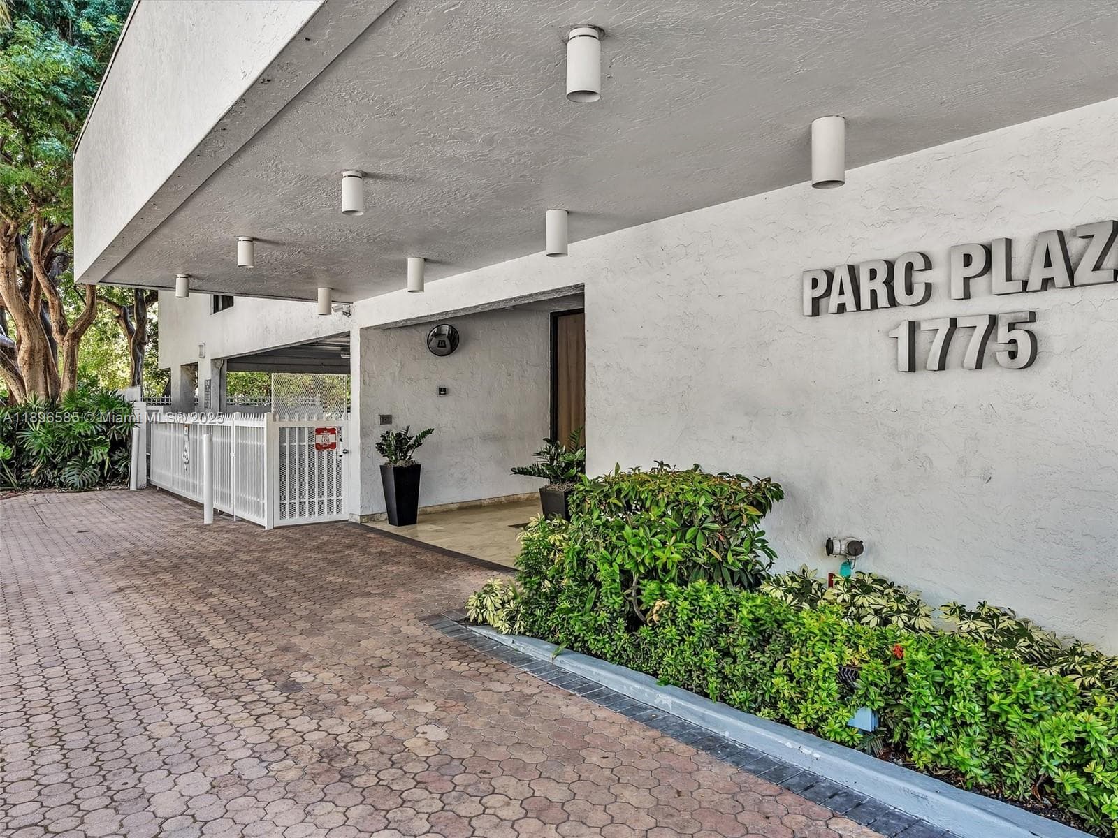 1775 Washington Ave # 8B, Miami Beach FL 33139 — 2