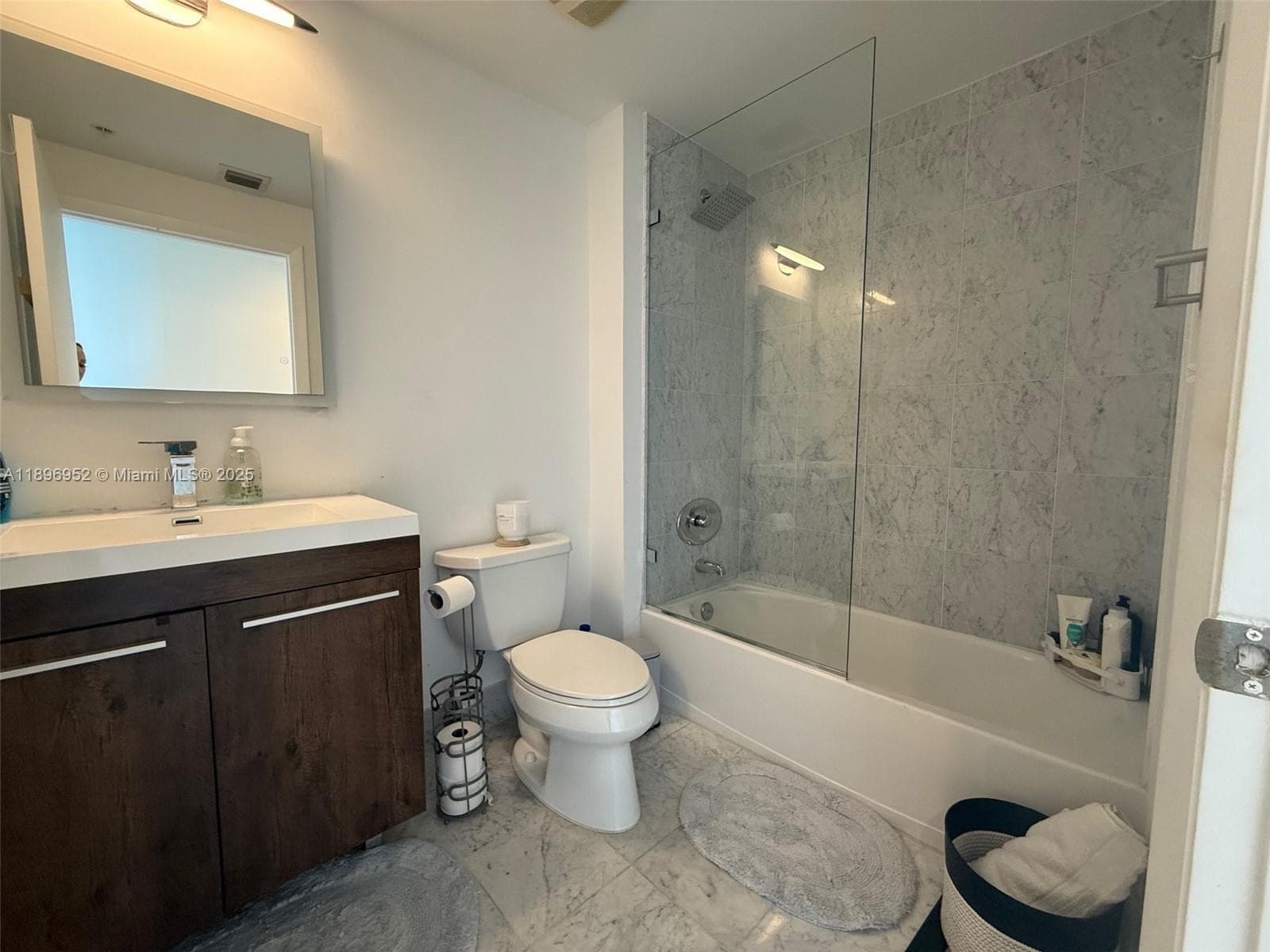 244 Biscayne Blvd # 3708, Miami FL 33132 — 23