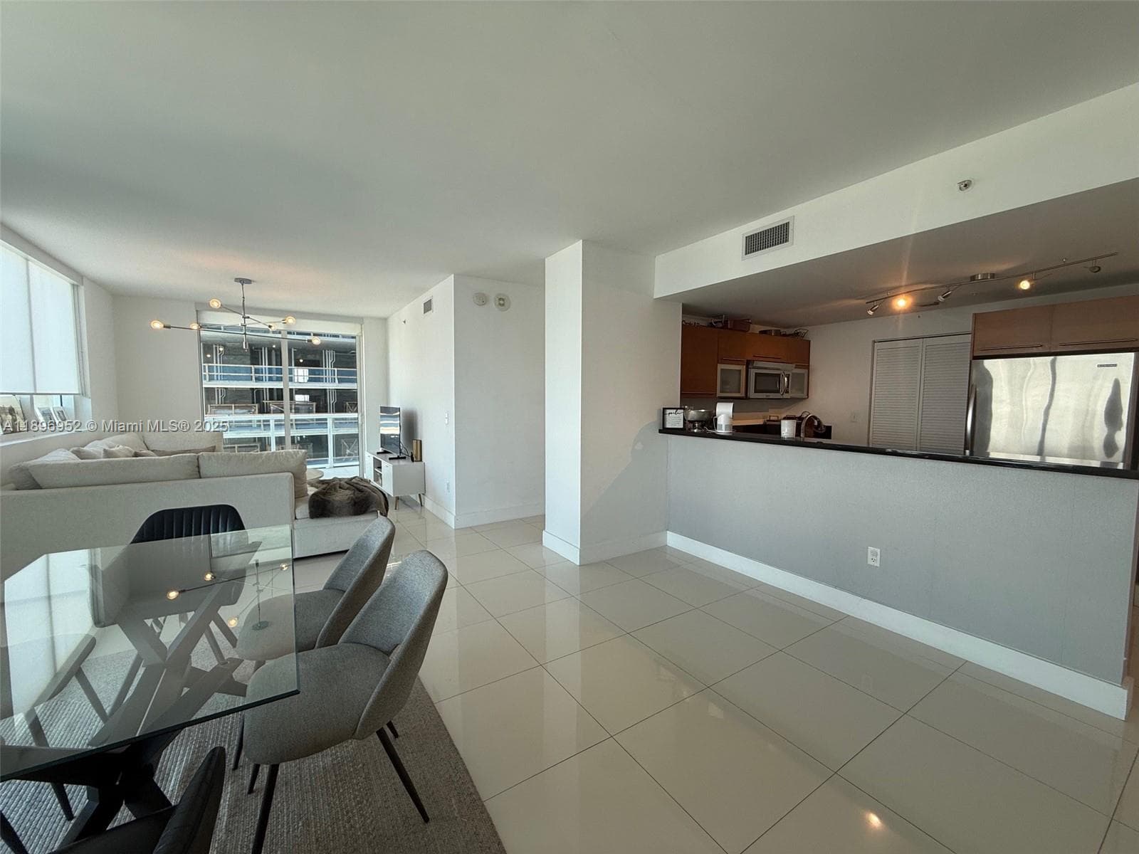 244 Biscayne Blvd # 3708, Miami FL 33132 — 16