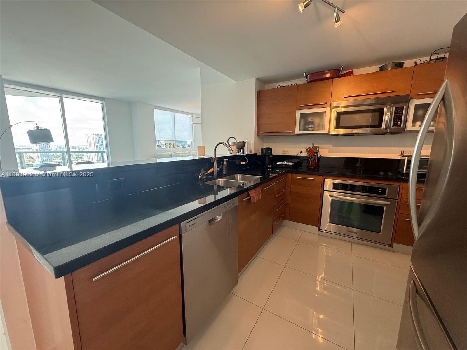 244 Biscayne Blvd # 3708, Miami FL 33132 — 12