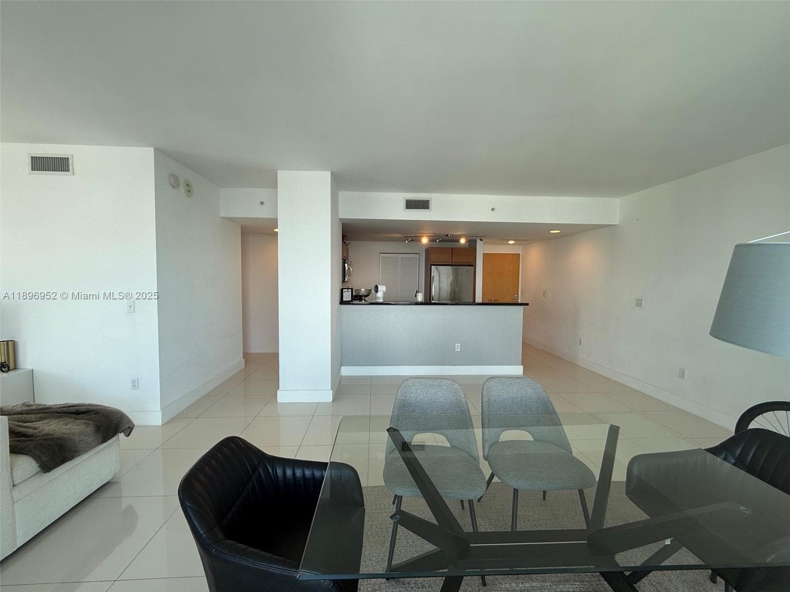 244 Biscayne Blvd # 3708, Miami FL 33132 — 32