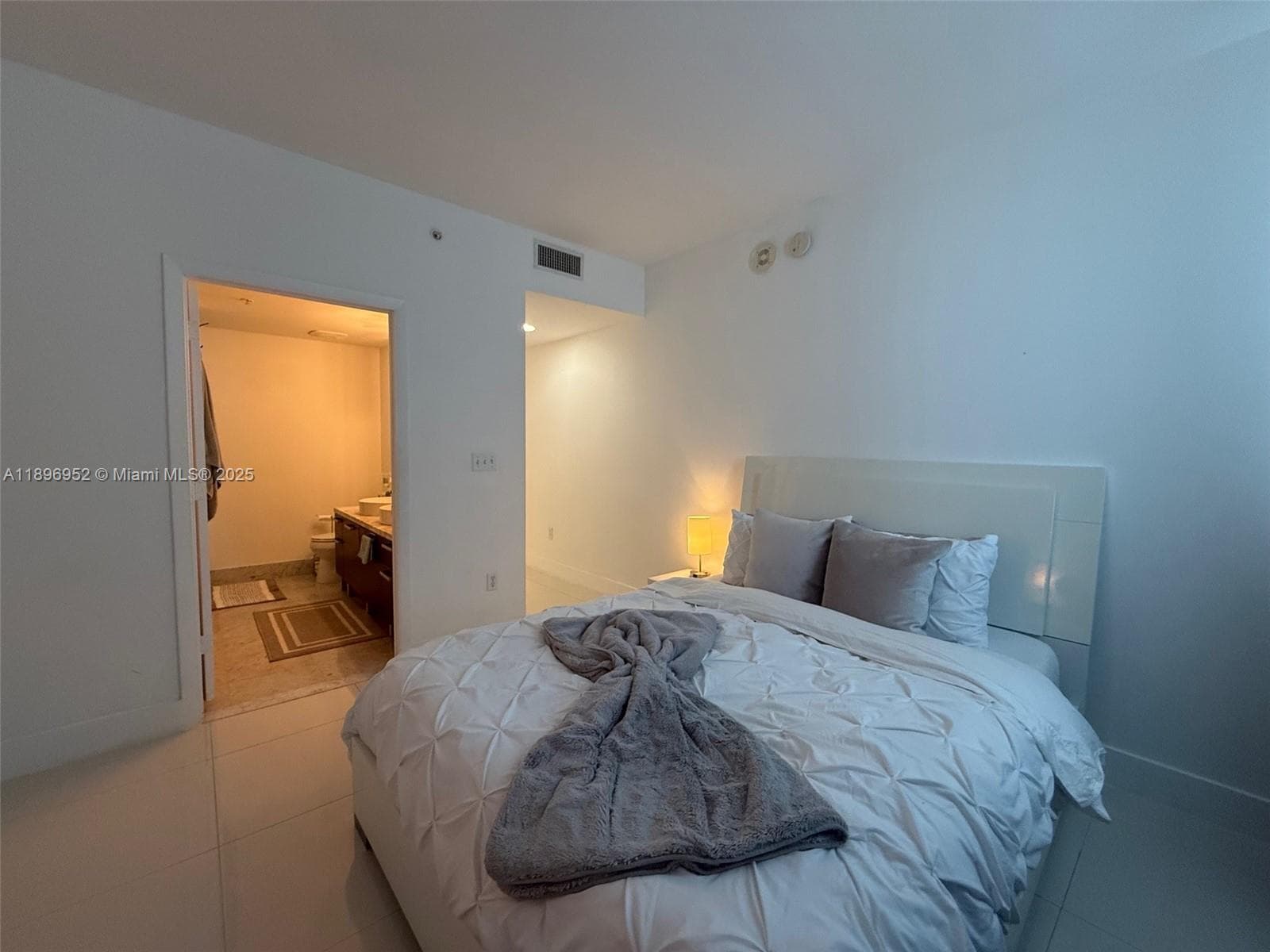244 Biscayne Blvd # 3708, Miami FL 33132 — 28