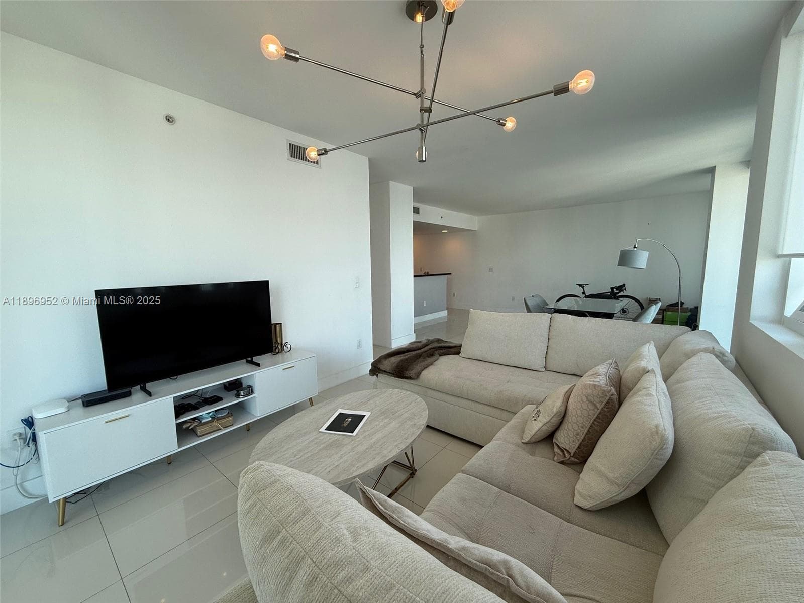 244 Biscayne Blvd # 3708, Miami FL 33132 — 9