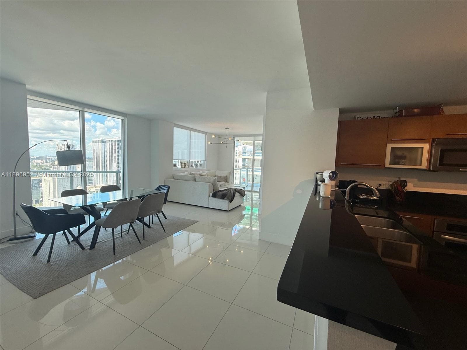 244 Biscayne Blvd # 3708, Miami FL 33132 — 10