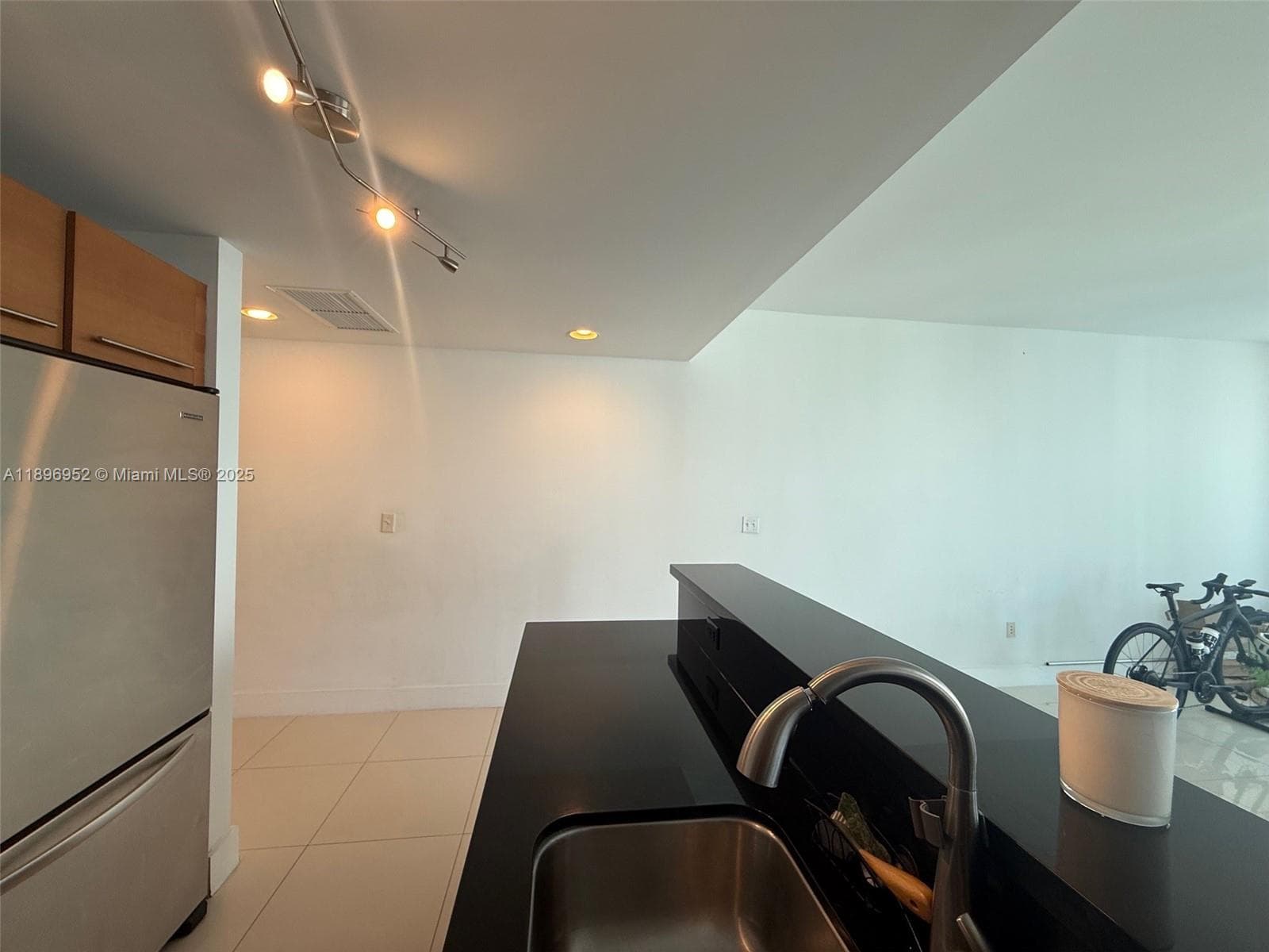 244 Biscayne Blvd # 3708, Miami FL 33132 — 15