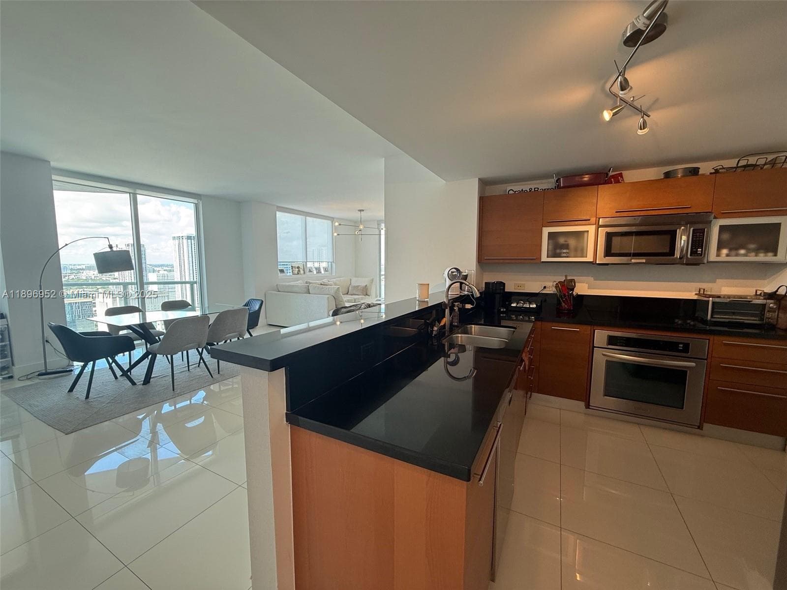 244 Biscayne Blvd # 3708, Miami FL 33132 — 11