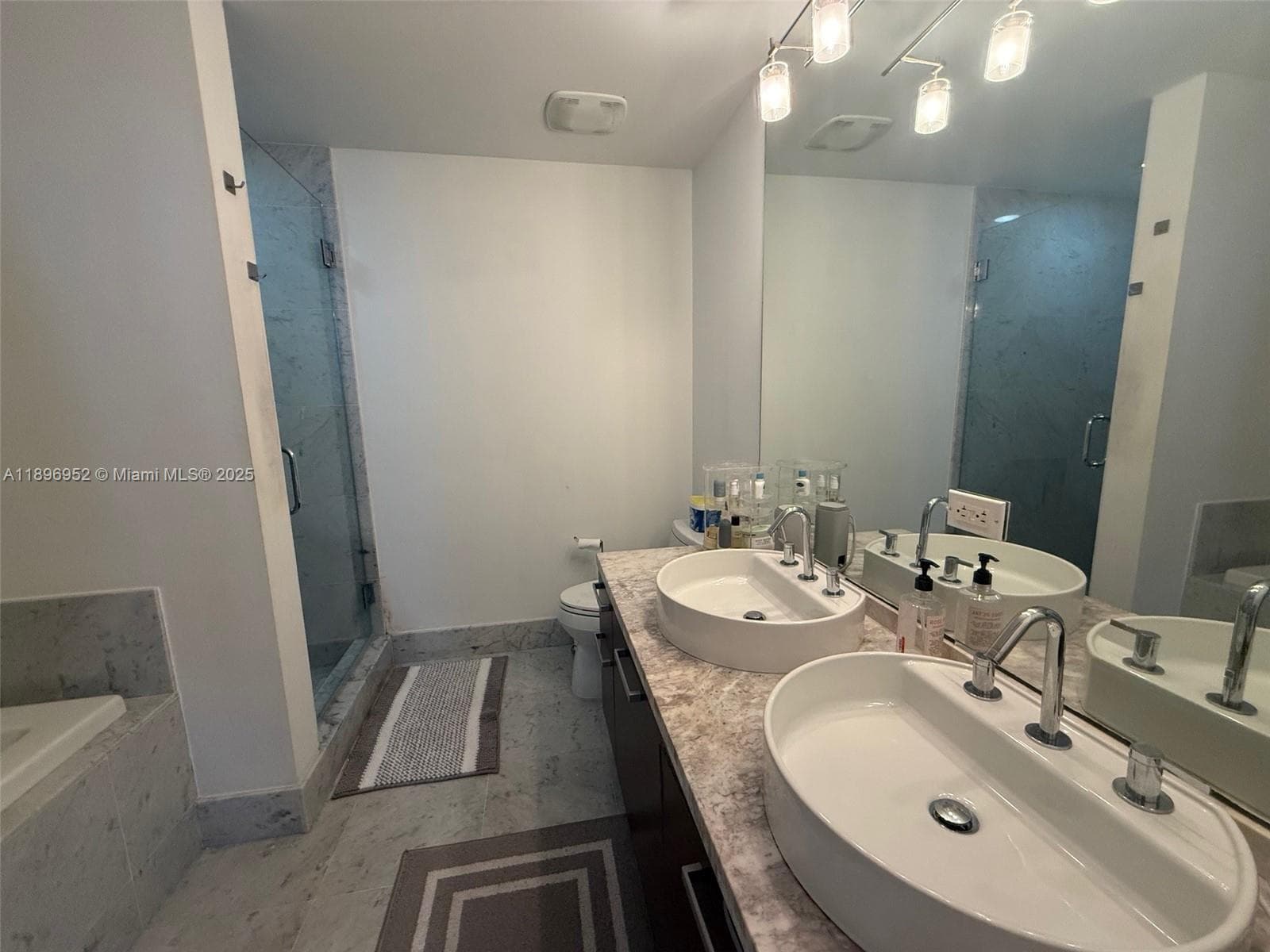 244 Biscayne Blvd # 3708, Miami FL 33132 — 29