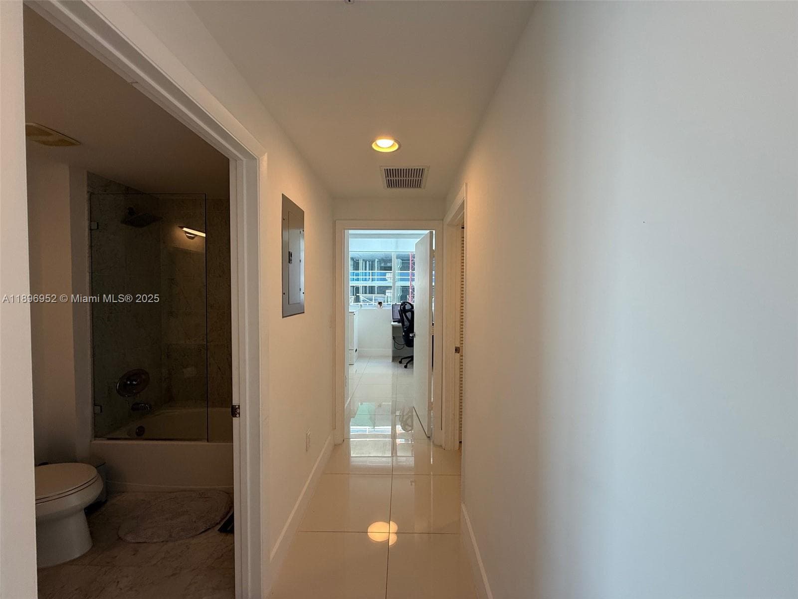 244 Biscayne Blvd # 3708, Miami FL 33132 — 21