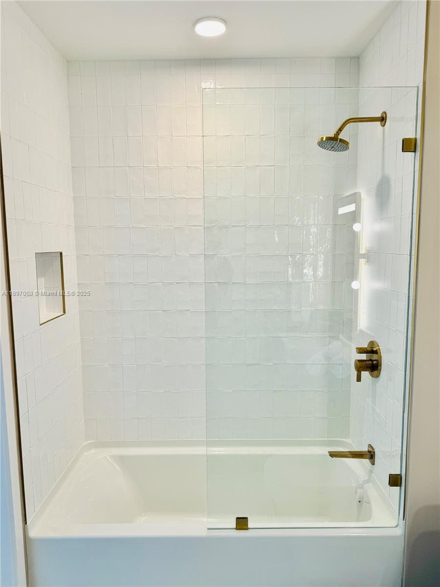 159 NE 6th St # 4807, Miami FL 33132 — 36
