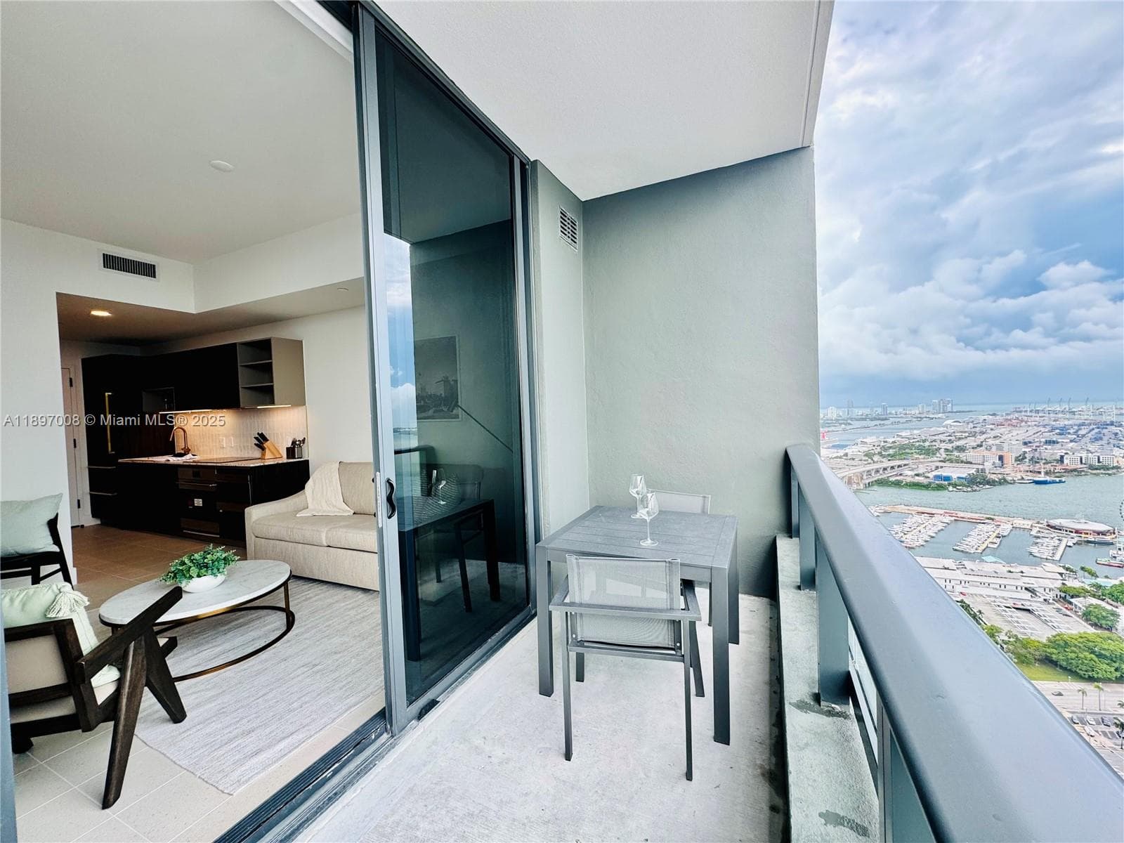 159 NE 6th St # 4807, Miami FL 33132 — 30