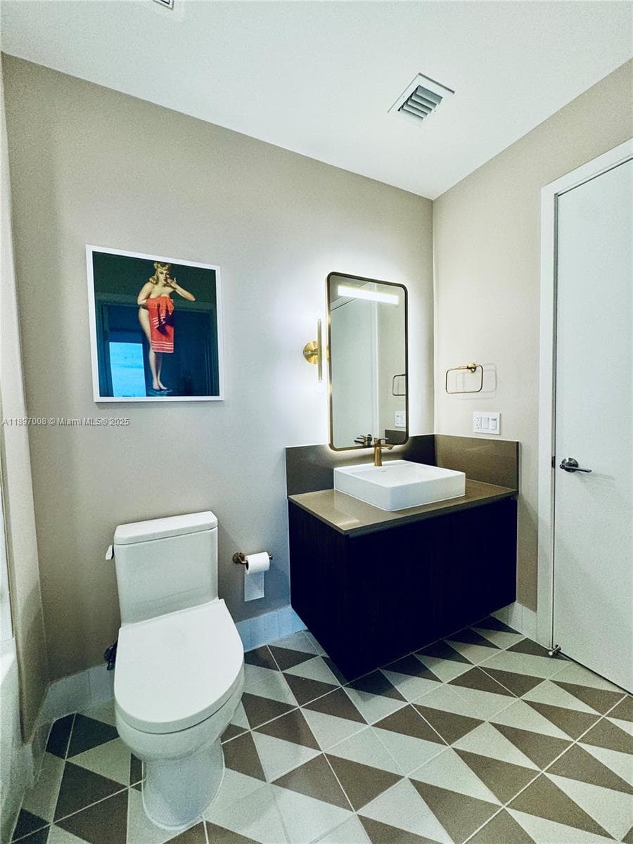159 NE 6th St # 4807, Miami FL 33132 — 33