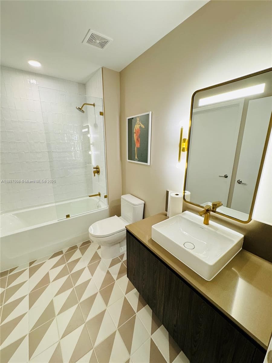 159 NE 6th St # 4807, Miami FL 33132 — 31