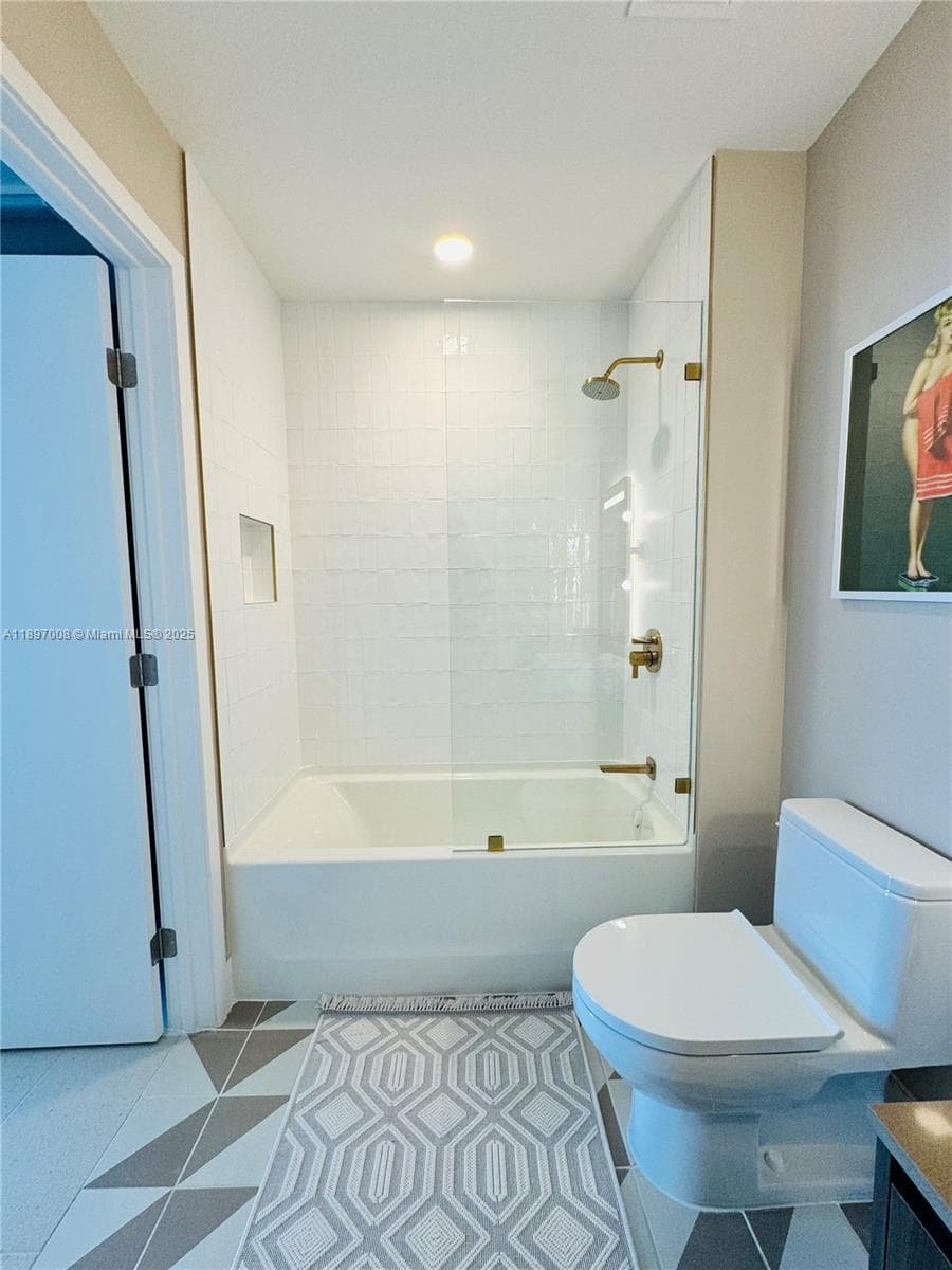159 NE 6th St # 4807, Miami FL 33132 — 39