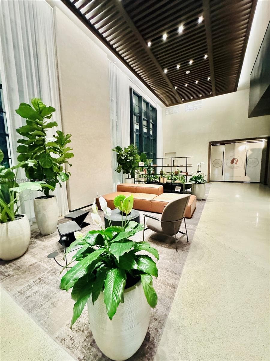 159 NE 6th St # 4807, Miami FL 33132 — 60