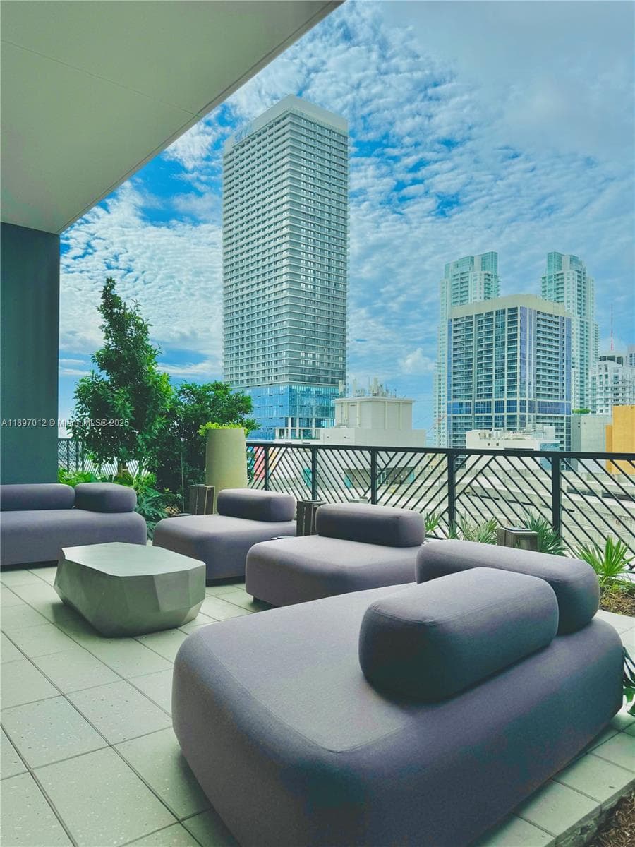 159 NE 6th St # 4314, Miami FL 33132 — 50