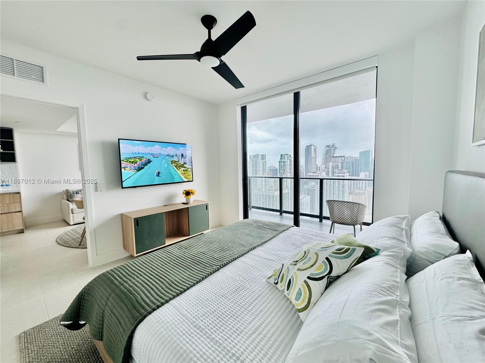 159 NE 6th St # 4314, Miami FL 33132 — 15