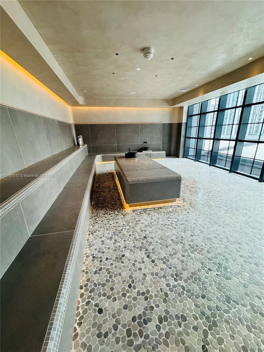 159 NE 6th St # 4314, Miami FL 33132 — 44