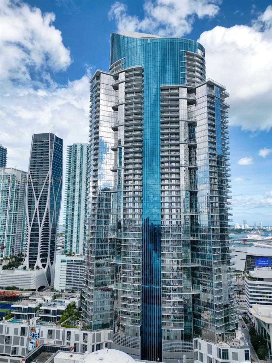 851 NE 1st Ave # 806, Miami FL 33132 — 2