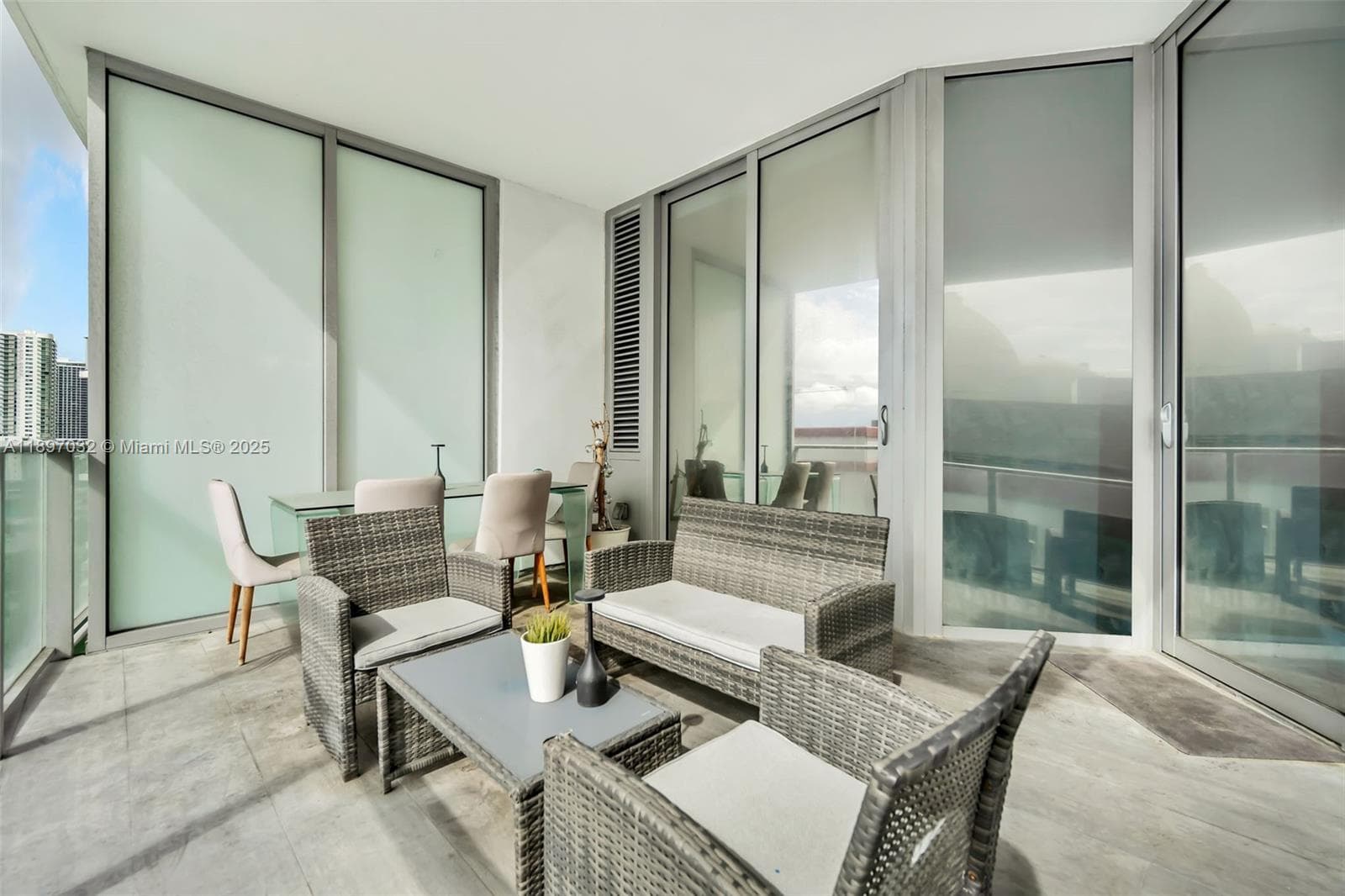 851 NE 1st Ave # 806, Miami FL 33132 — 16