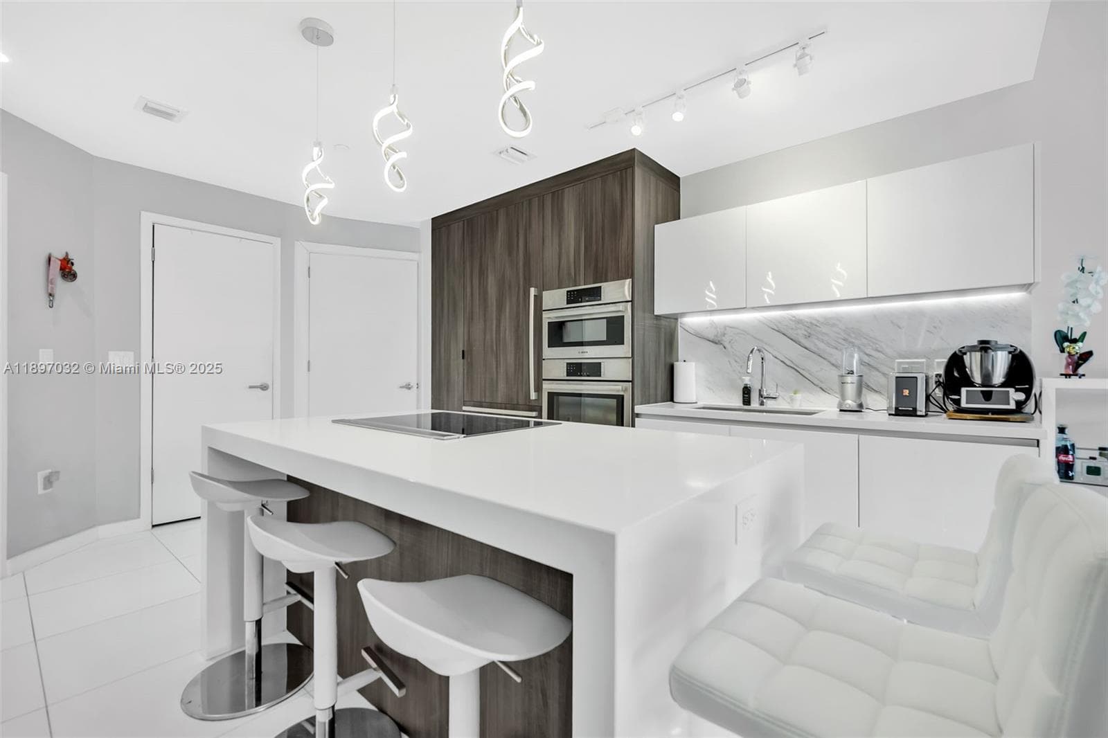 851 NE 1st Ave # 806, Miami FL 33132 — 1