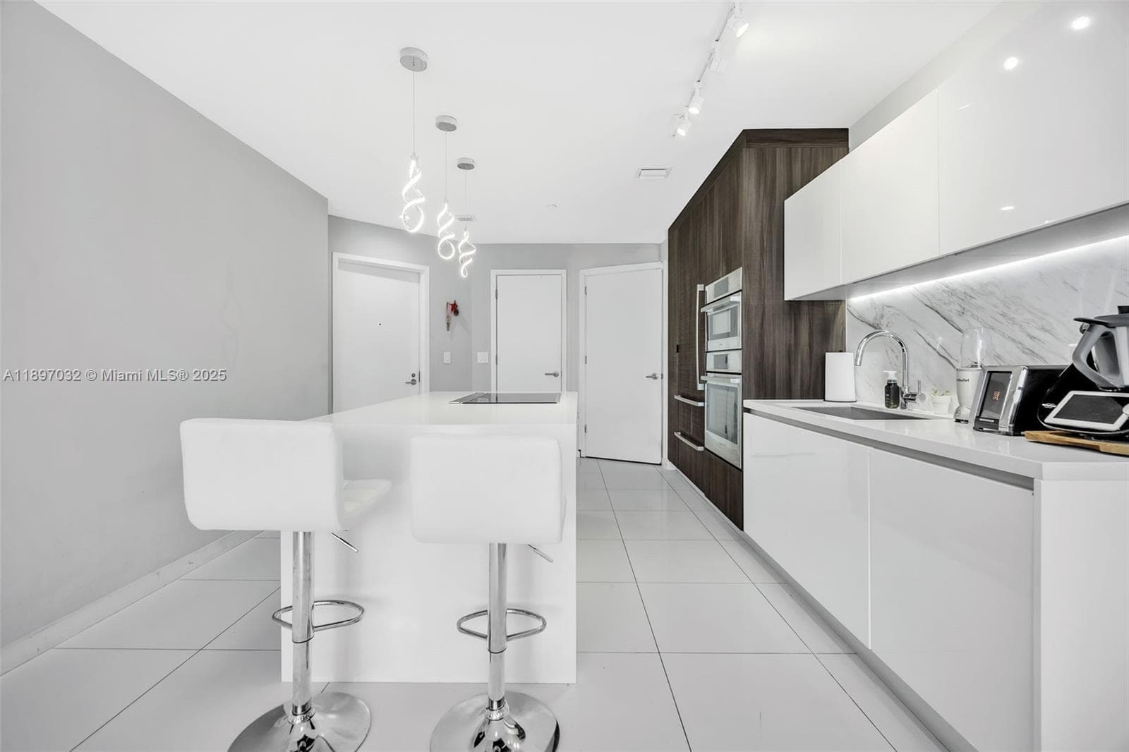 851 NE 1st Ave # 806, Miami FL 33132 — 5