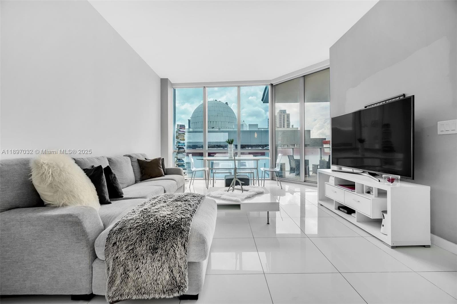 851 NE 1st Ave # 806, Miami FL 33132 — 9