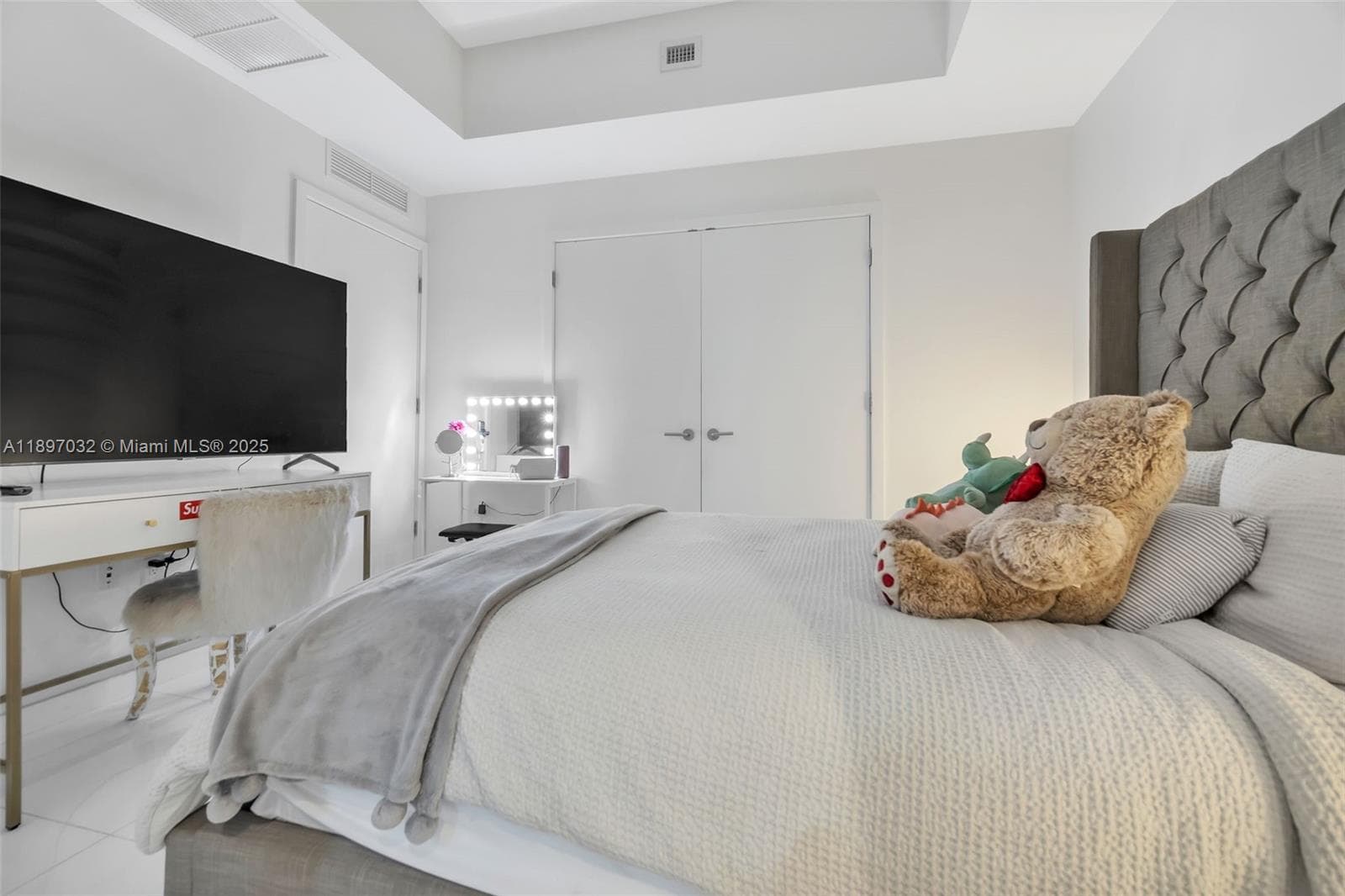 851 NE 1st Ave # 806, Miami FL 33132 — 24