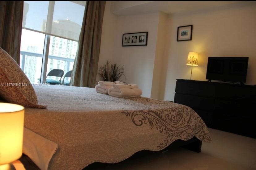485 Brickell Ave # 2606, Miami FL 33131 — 17