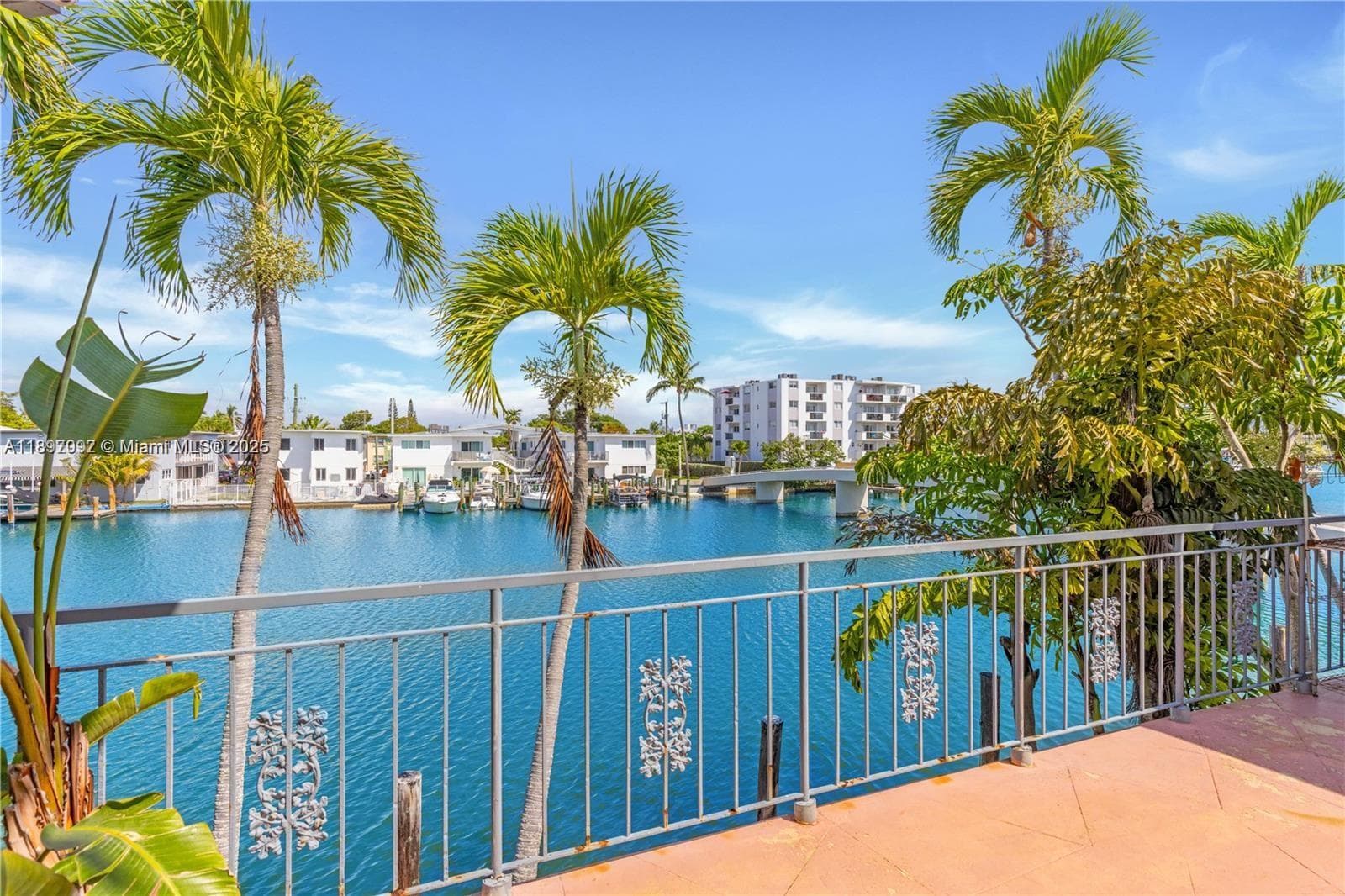 8040 Tatum Waterway Dr # 7, Miami Beach FL 33141 — 17