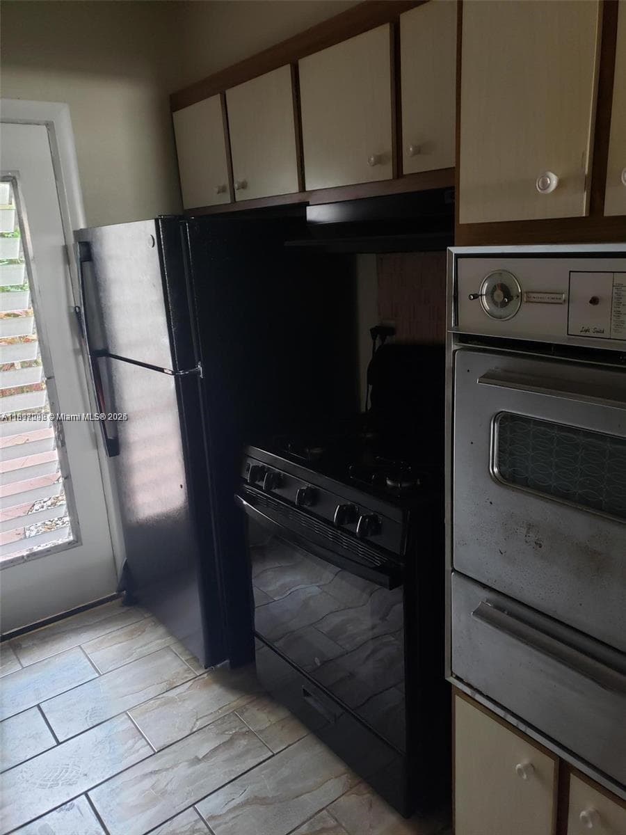 8040 Tatum Waterway Dr # 7, Miami Beach FL 33141 — 12