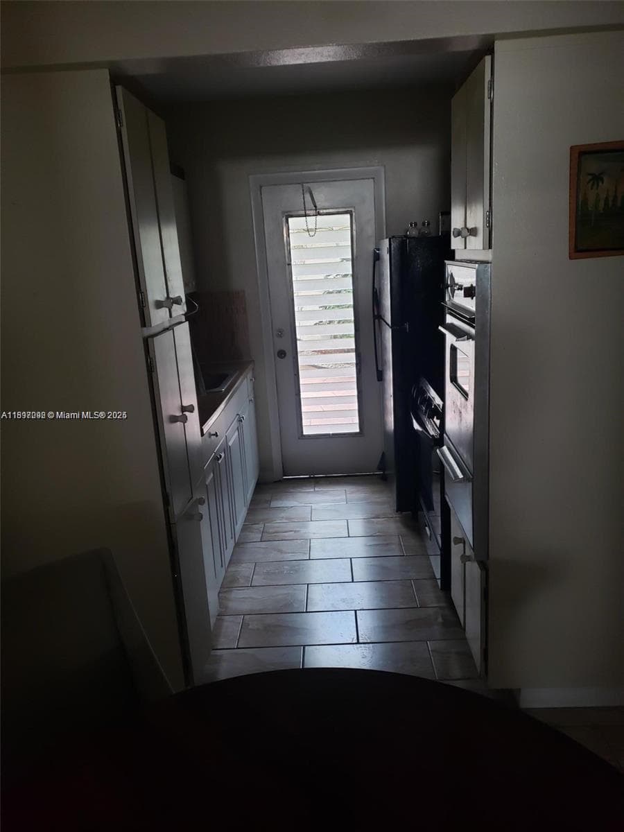 8040 Tatum Waterway Dr # 7, Miami Beach FL 33141 — 9