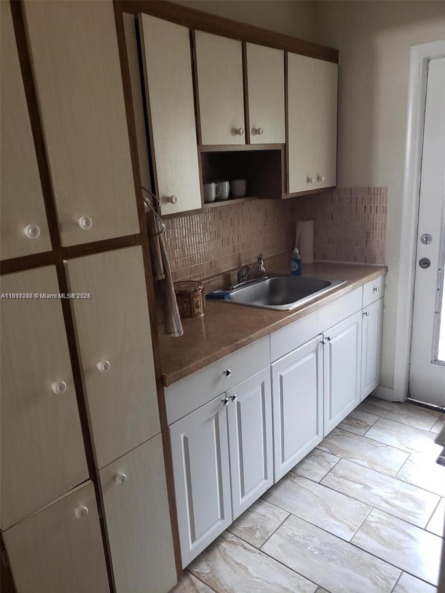 8040 Tatum Waterway Dr # 7, Miami Beach FL 33141 — 11