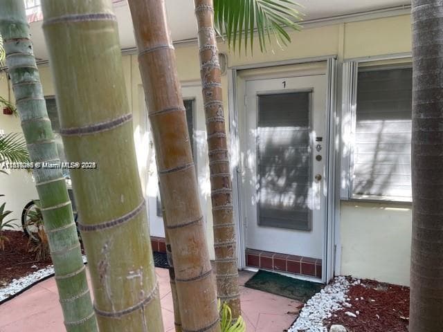 8040 Tatum Waterway Dr # 7, Miami Beach FL 33141 — 4