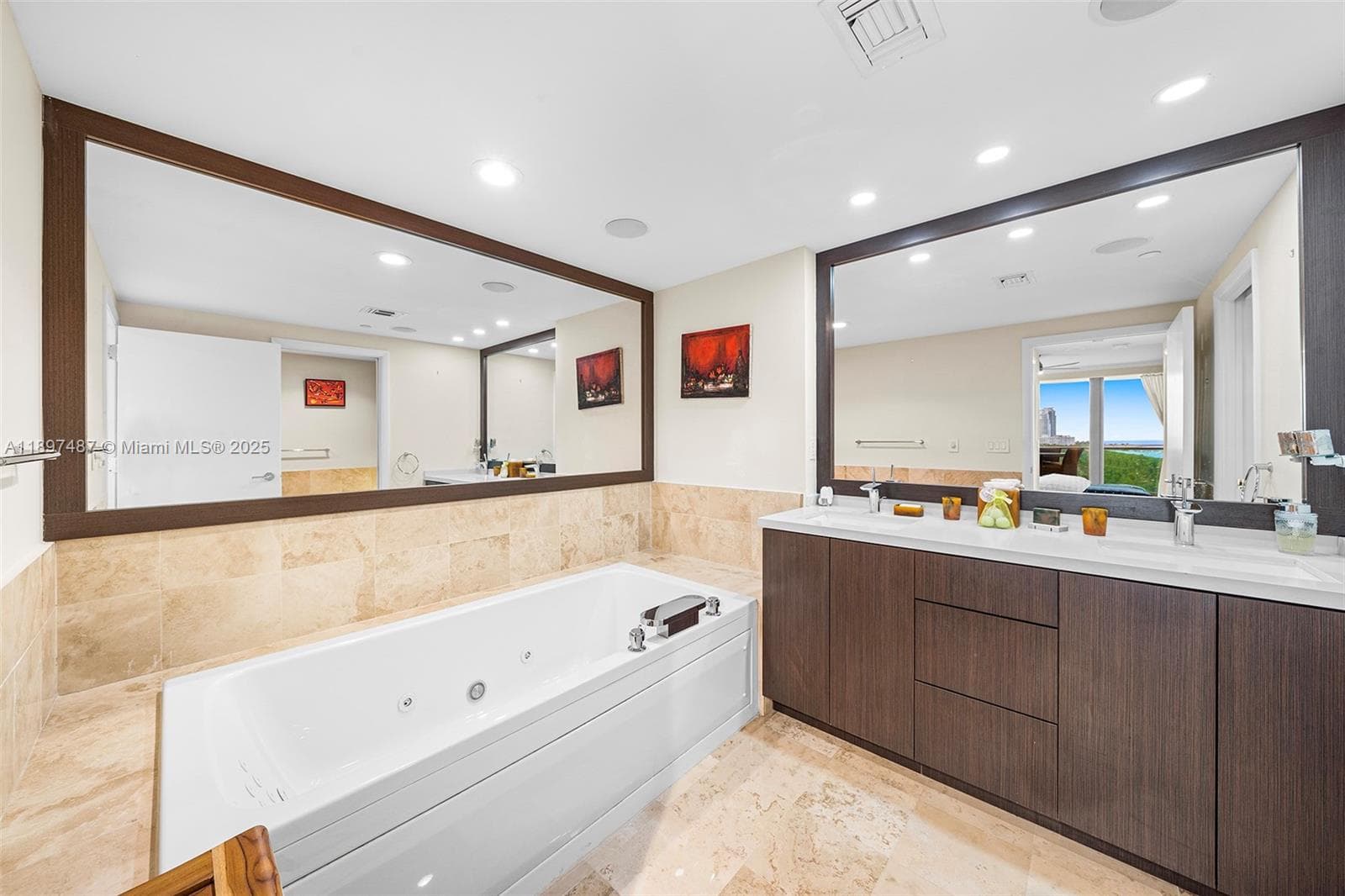 1455 Ocean Dr # 1003, Miami Beach FL 33139 — 22